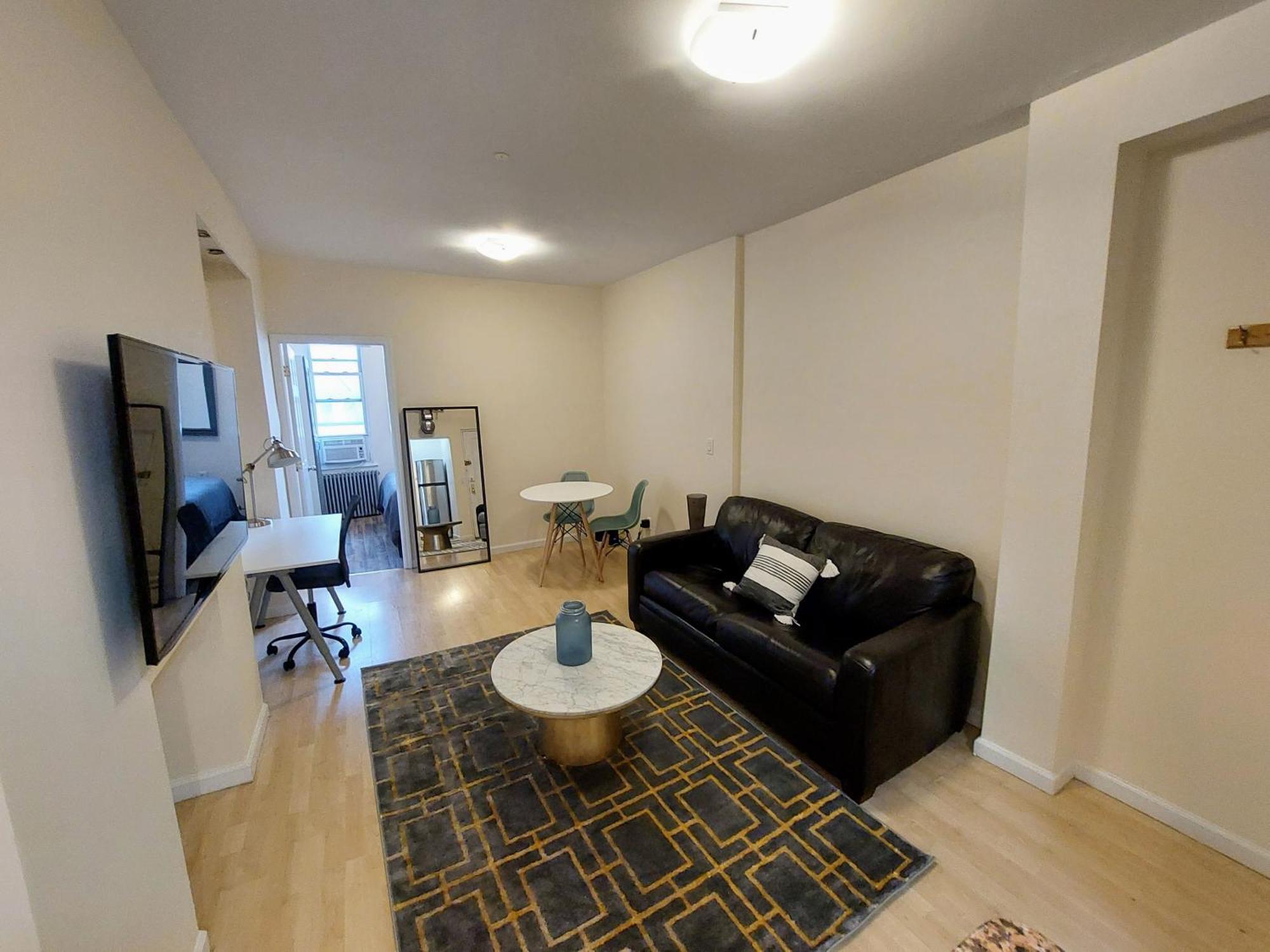 Comfortable With Workstation Apartamento